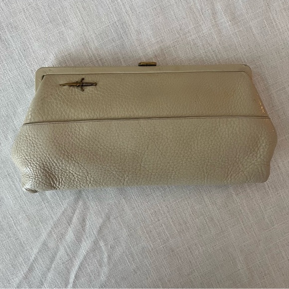 VTG Saber Cream Leather Clutch - circa 1960s - Picture 2 of 14